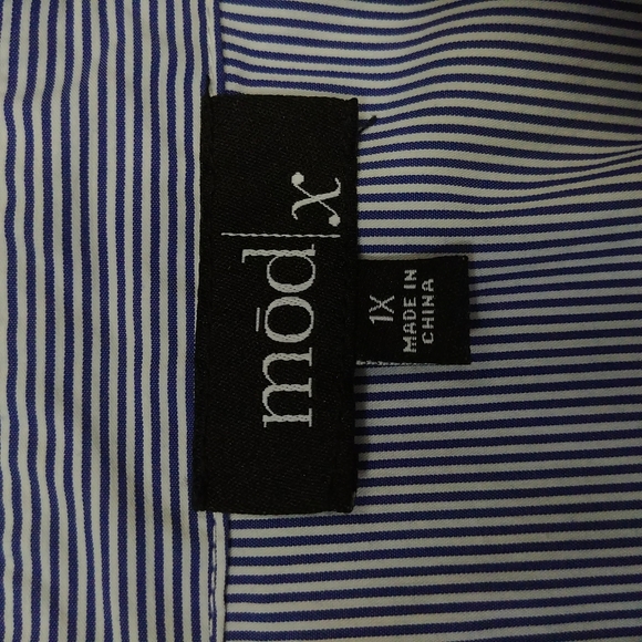 ✨3 for $30✨ NWOT Striped Stretch Button Down Top - Picture 8 of 11